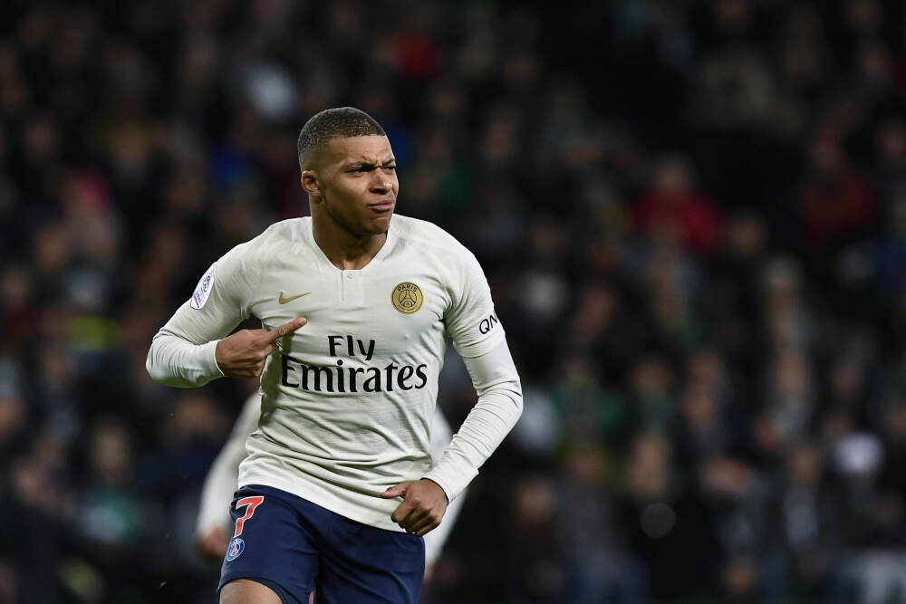 日本政策重大转向！专家警示：危险一跃